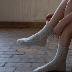 Garnkit Morgendugg socka - Hillesvåg (svenska)