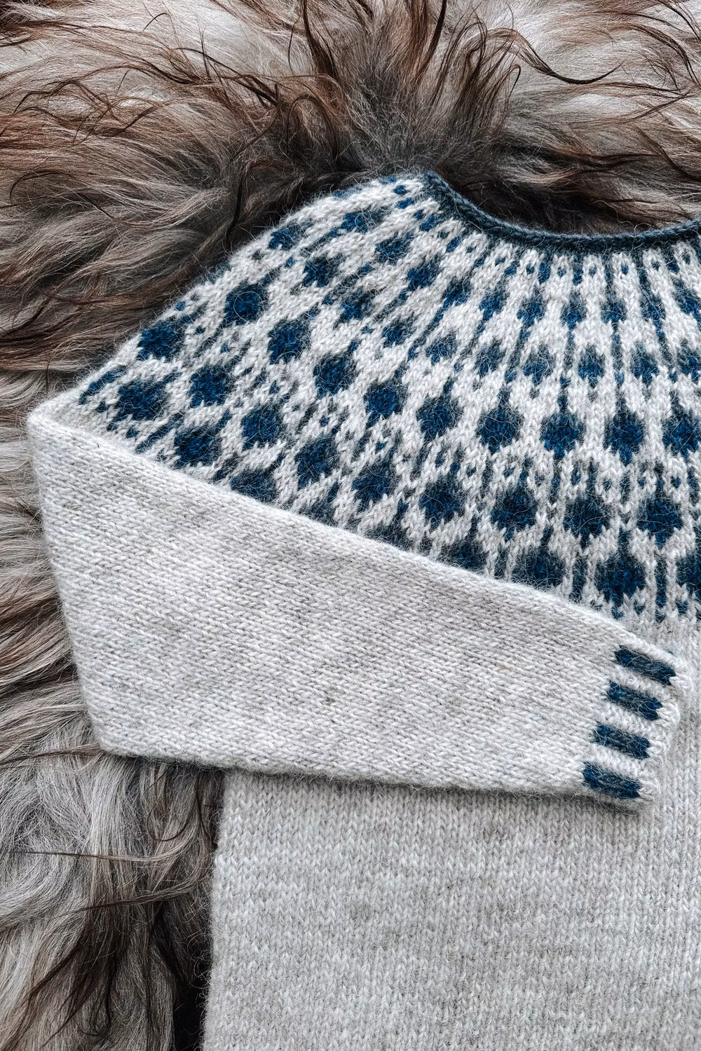 Sisu Knitwear - Blueberry (Blåbær) Sweater (PDF)