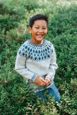 Sisu Knitwear - Blueberry (Blåbær) Sweater junior (PDF)