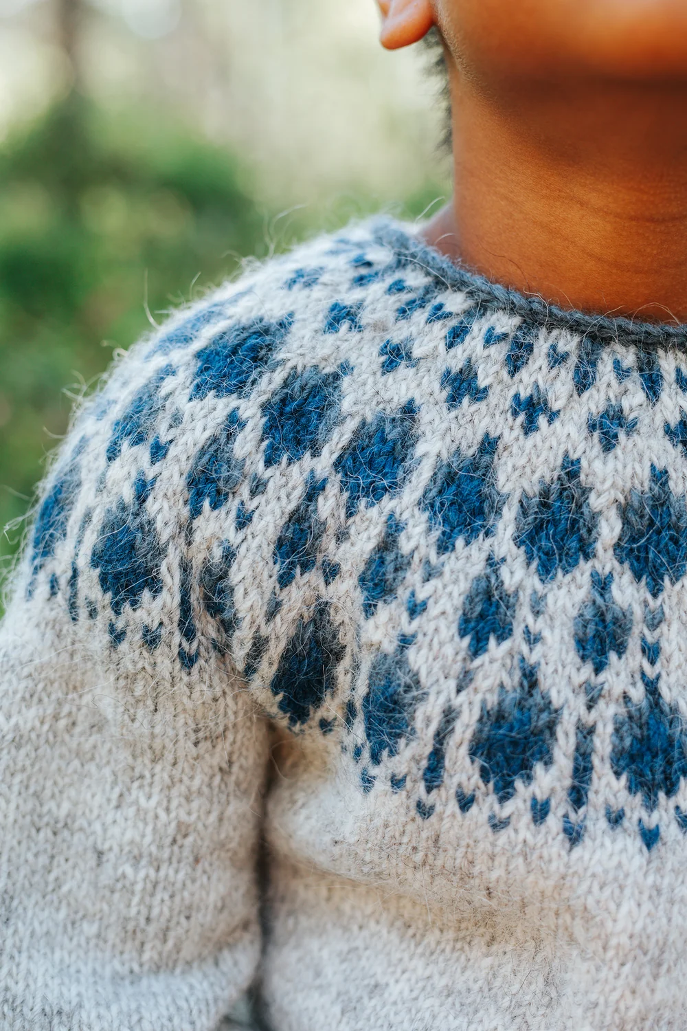 Sisu Knitwear - Blueberry (Blåbær) Sweater junior (PDF)