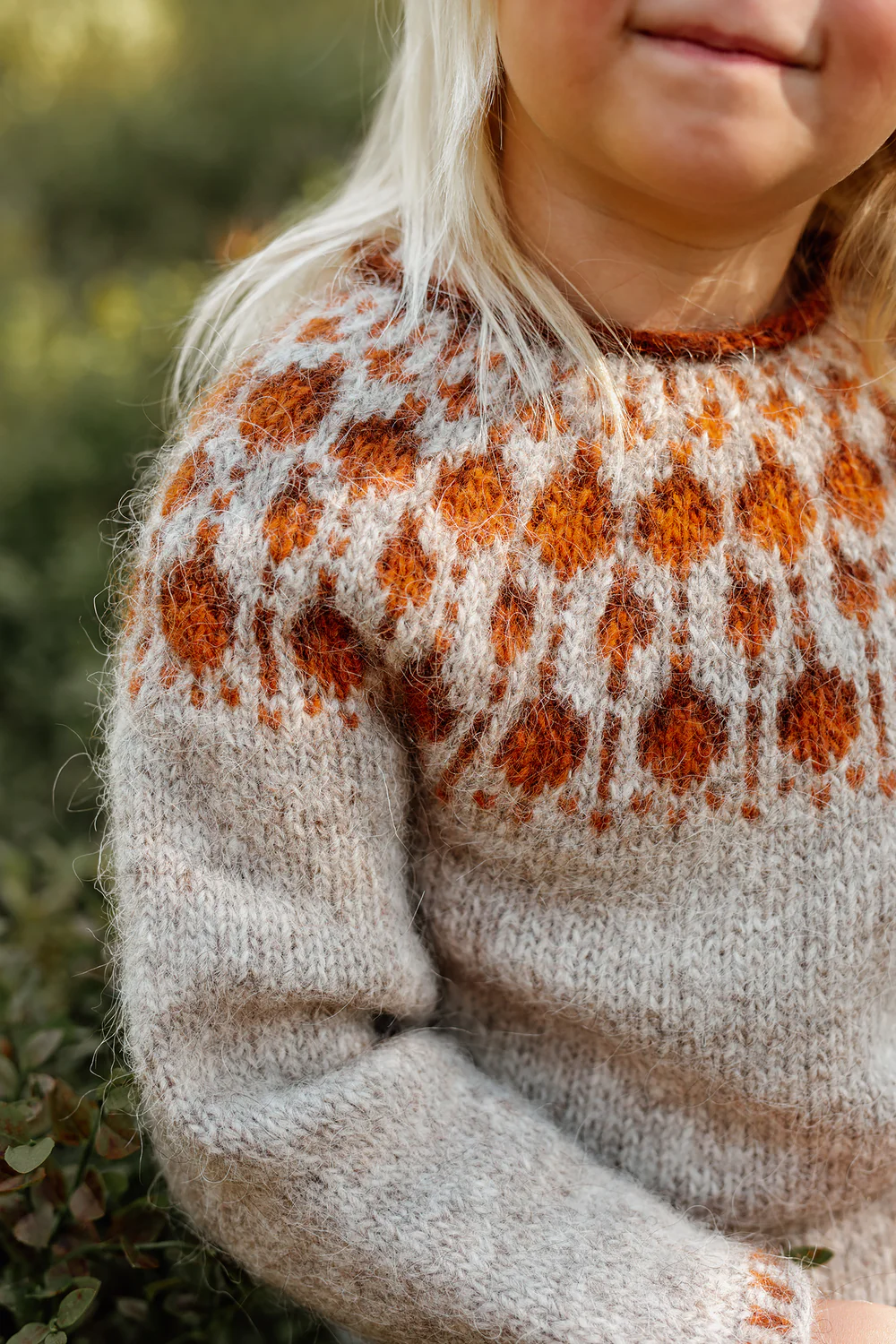 Sisu Knitwear - Cloudberry (Multebær) Sweater mini (PDF)