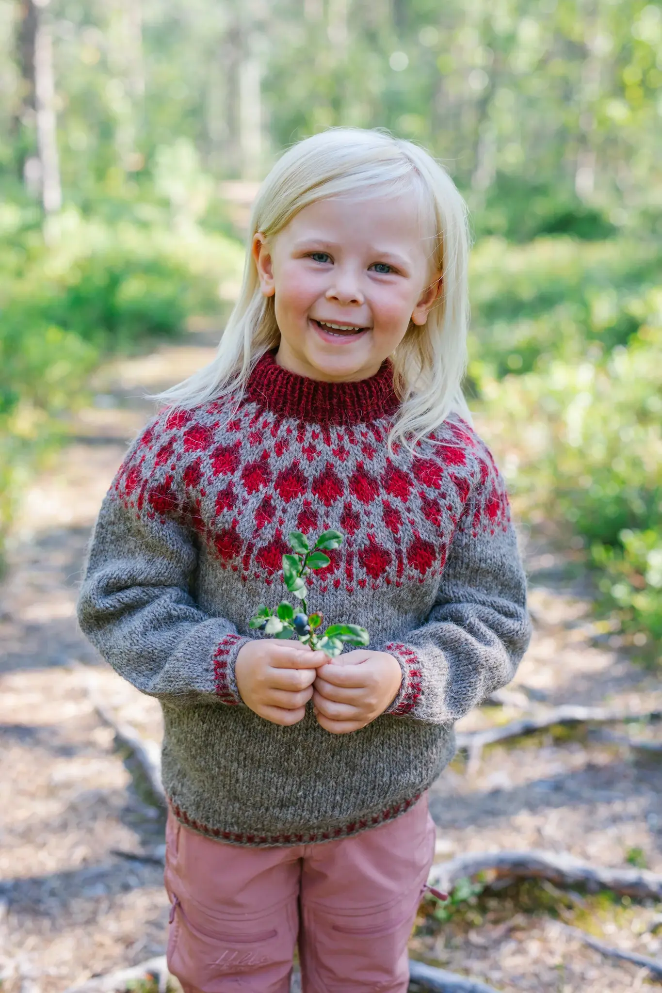 Sisu Knitwear - Lingonberry (Tyttebær) Sweater mini (PDF)
