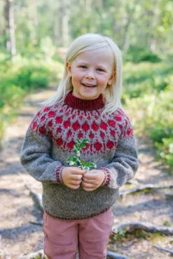 Sisu Knitwear - Lingonberry (Tyttebær) Sweater mini (PDF)