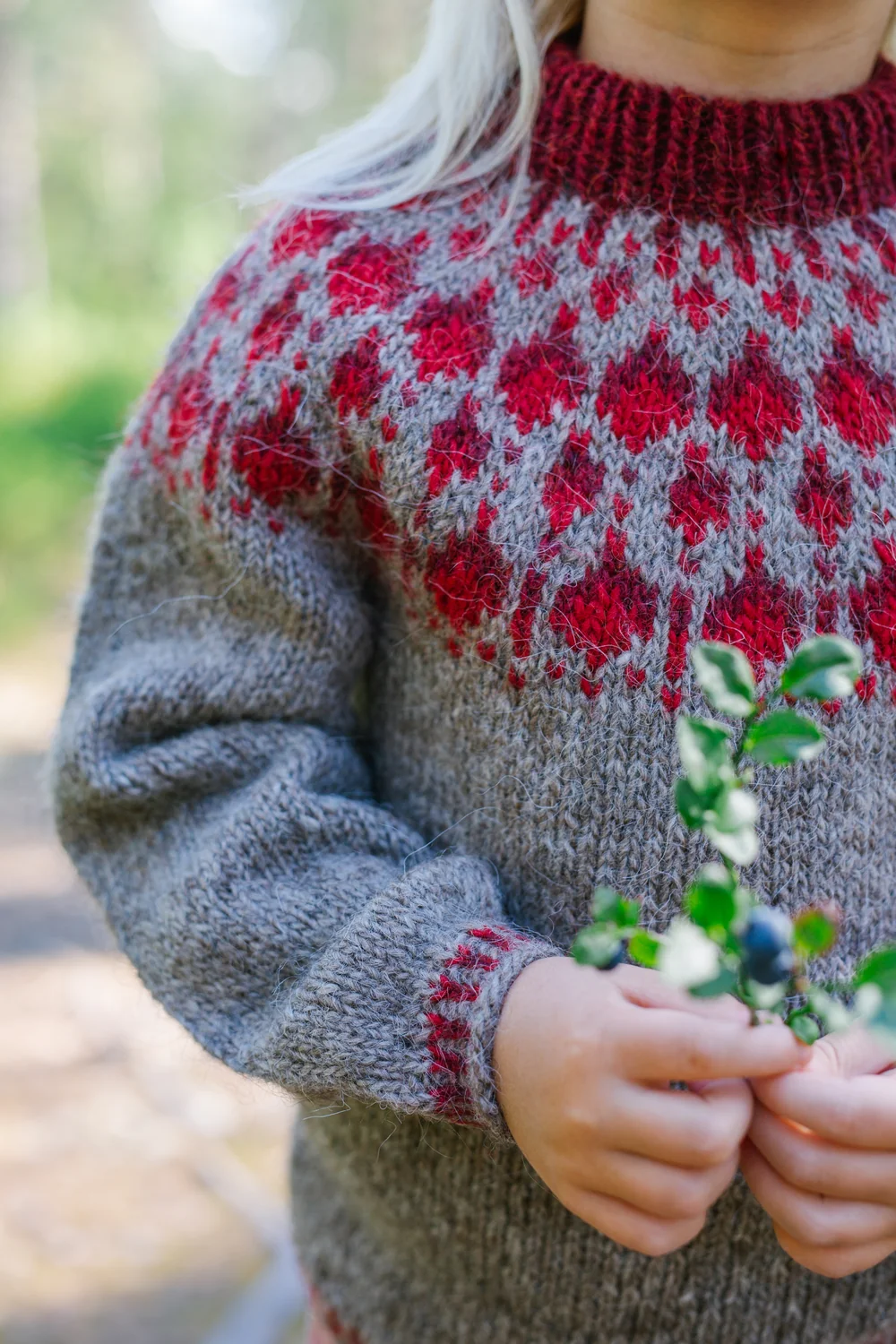 Sisu Knitwear - Lingonberry (Tyttebær) Sweater mini (PDF)