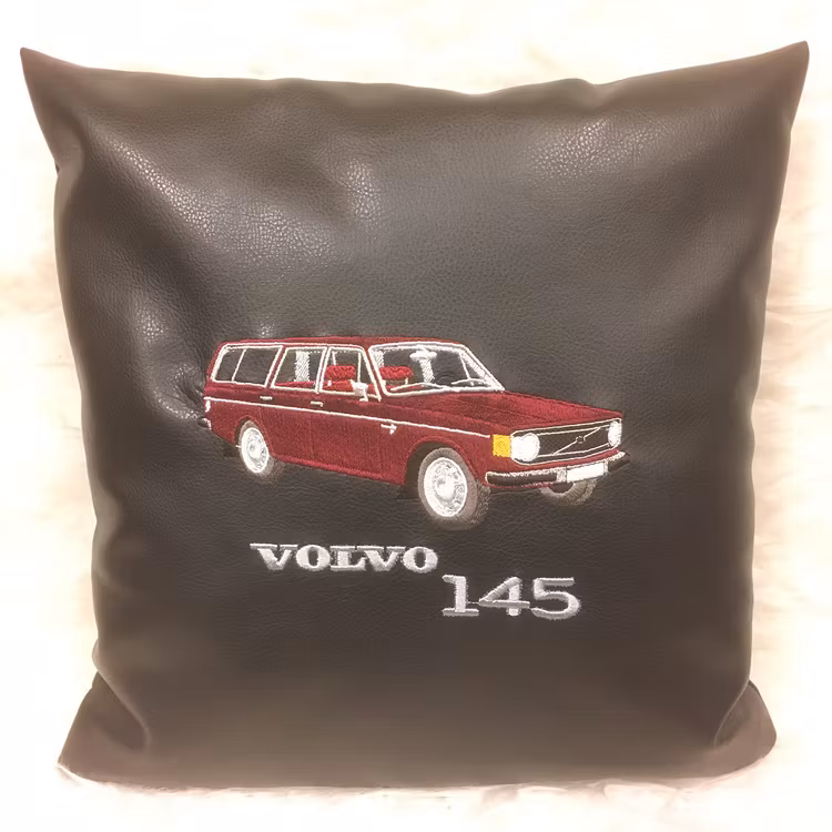 Volvo 145, 1973 på kuddfodral svart skinn-imitation