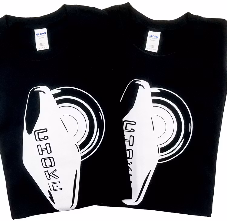 Svarta T-shirts, herr. Choke/Amazon