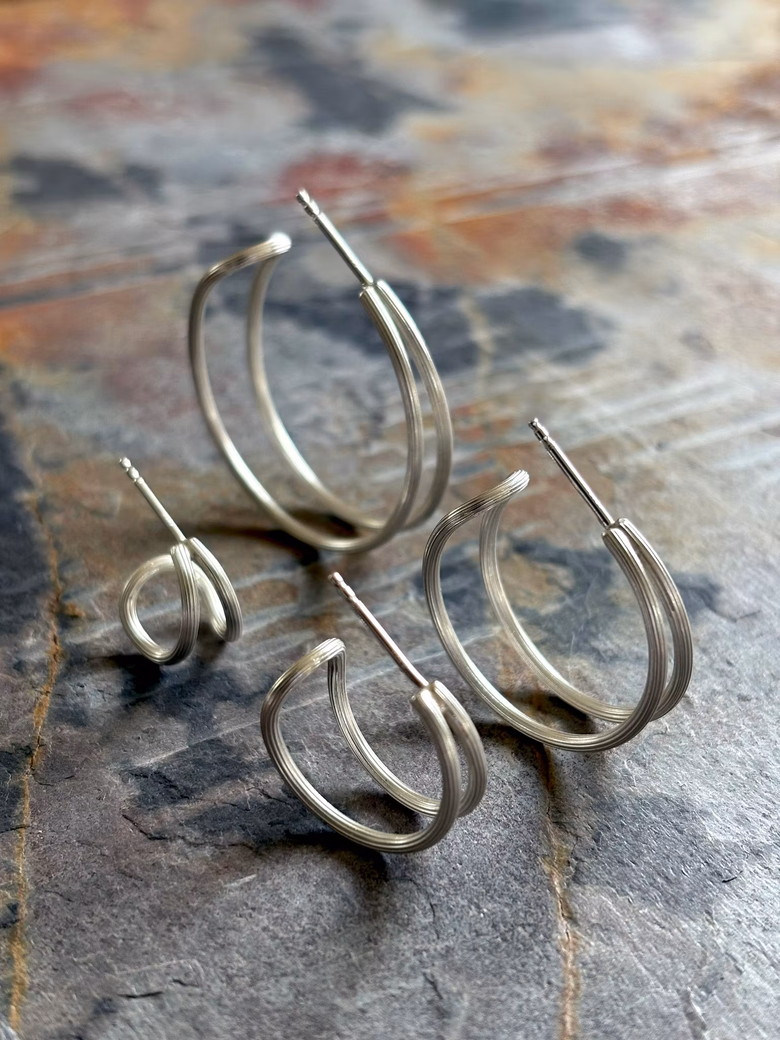 ALIGNED hoops örhängen - Tess Jordan