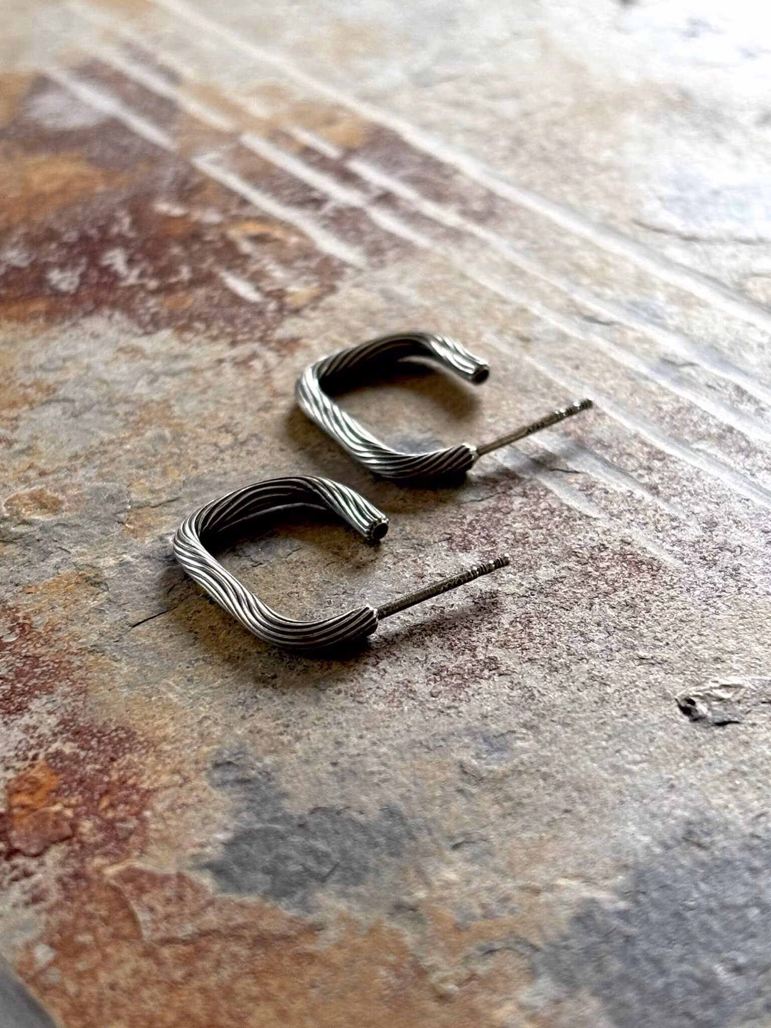 WOODGRAIN hoops örhängen - Tess Jordan