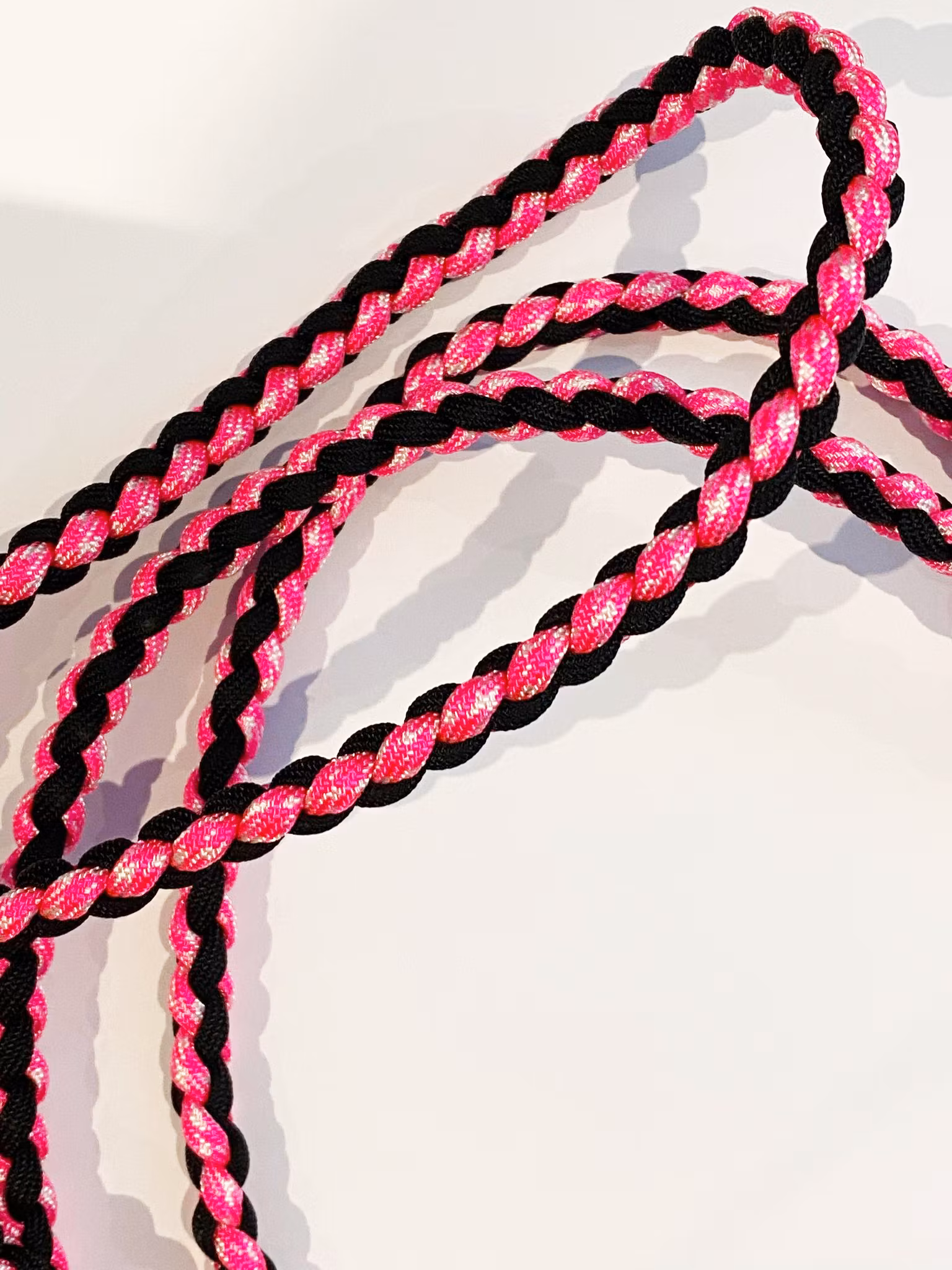 Paracordband med Hurtiglås stålfarge Liten og lett (61 mm) i 3 lengder fra 350,-