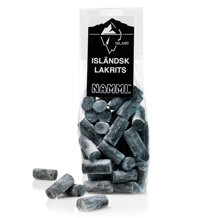 En påse med mjuk saltlakrits pudrade med salmiakpulver.