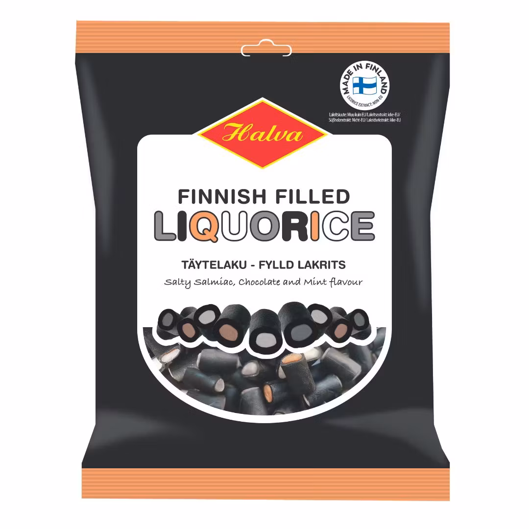 En påse med mjuka lakritsbitar fyllda med mint, choklad eller saltlakrits från Halva i Finland.