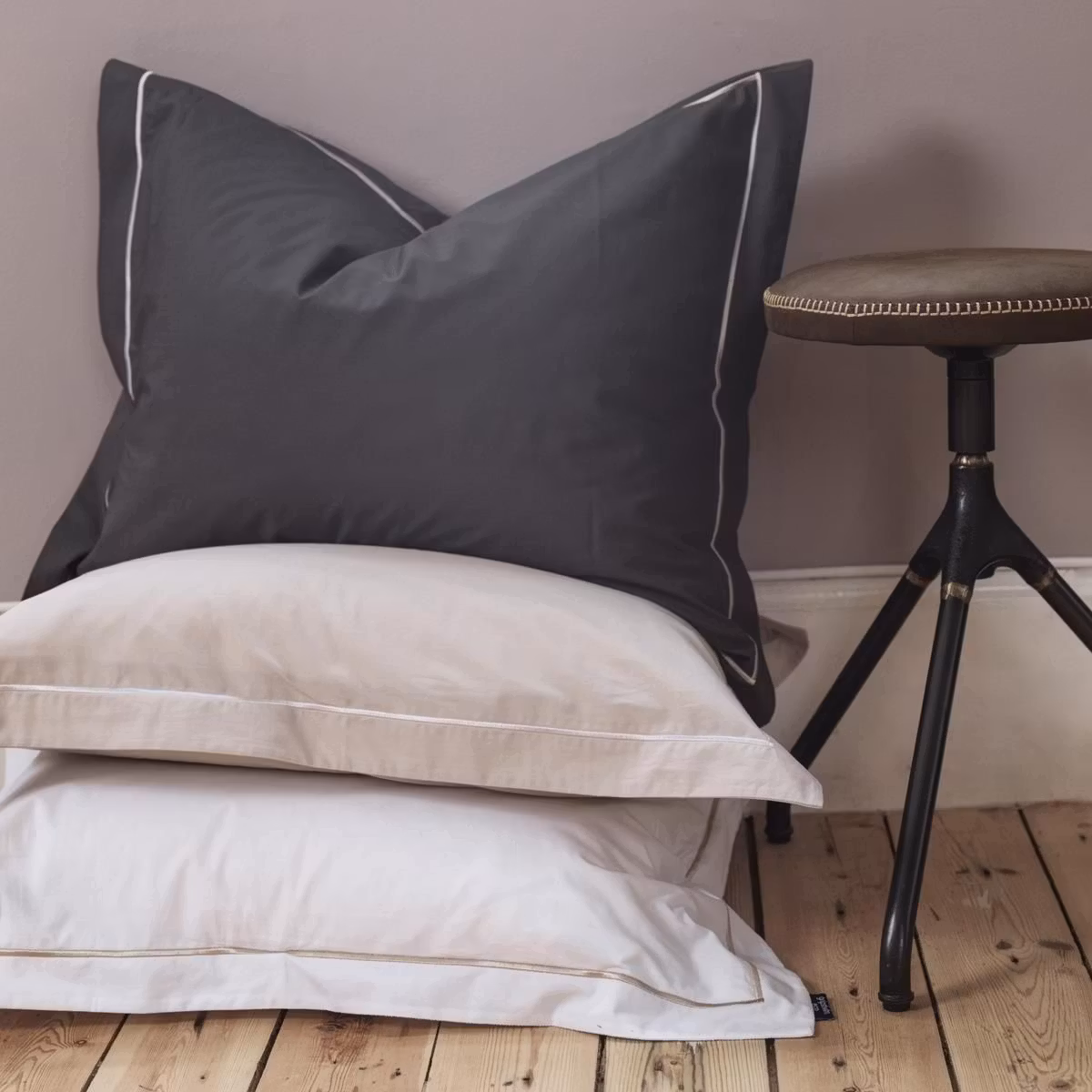 Påslakanset Ekologisk Percale Siri Anthracite/White 150x210+50x60cm