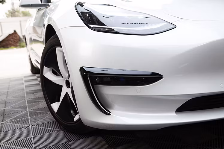 Dimljus spoiler Model Y