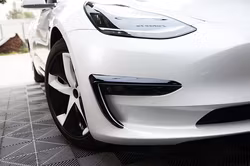 Dimljus spoiler Model Y