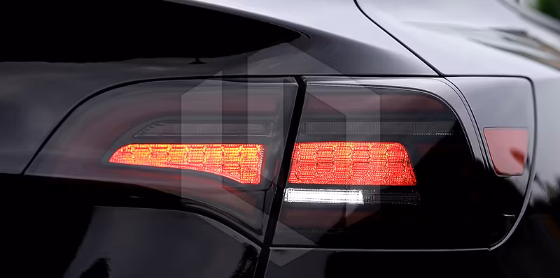 Bakljus "E" Tesla Model Y / 3