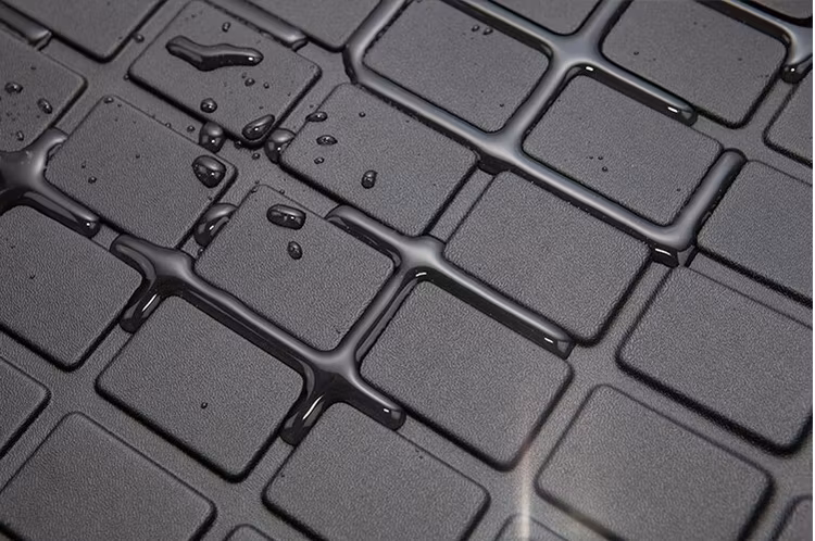 Trunk mat under storage