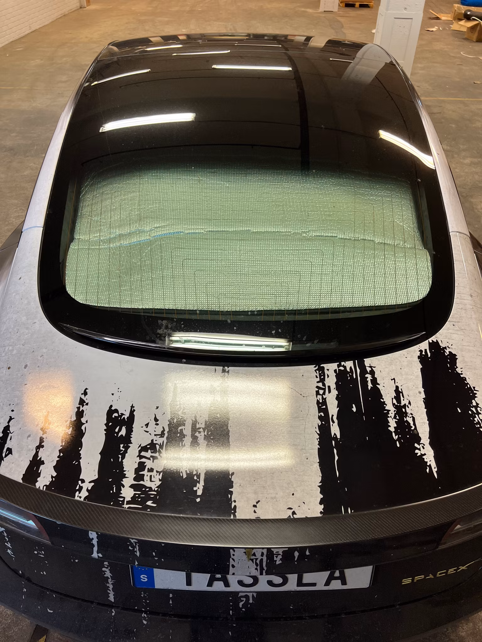 Solskydd för Model 3 isolerande