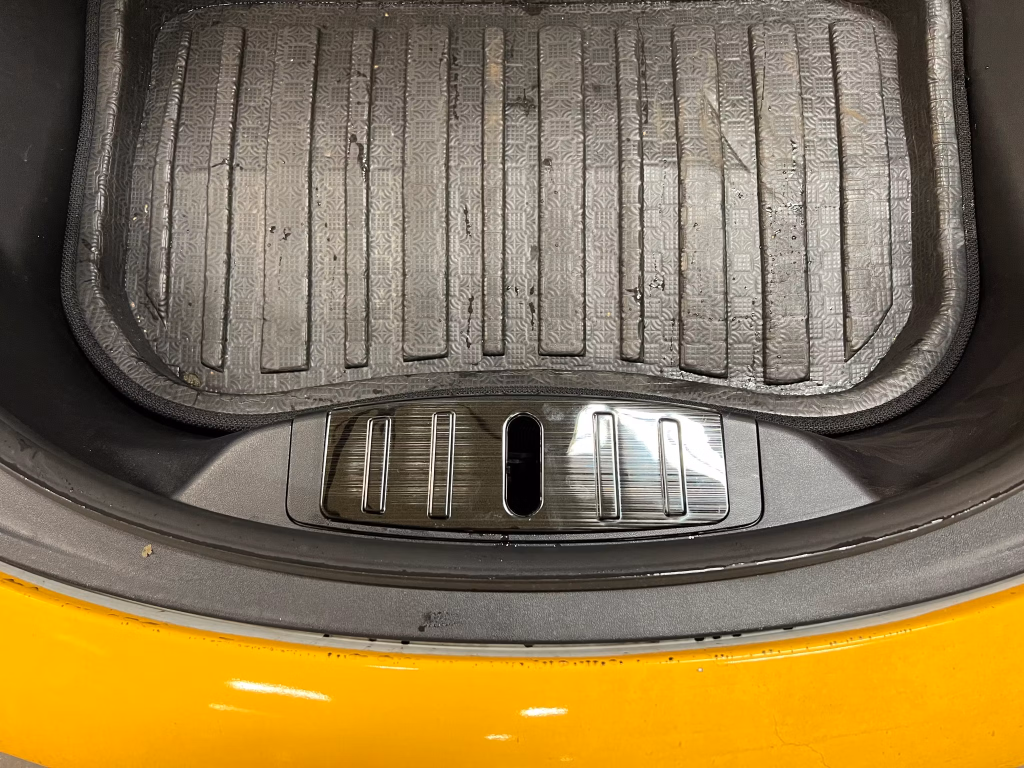 Lastskydd frunk Model 3