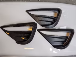 Dimljus spoiler Sport Model Y
