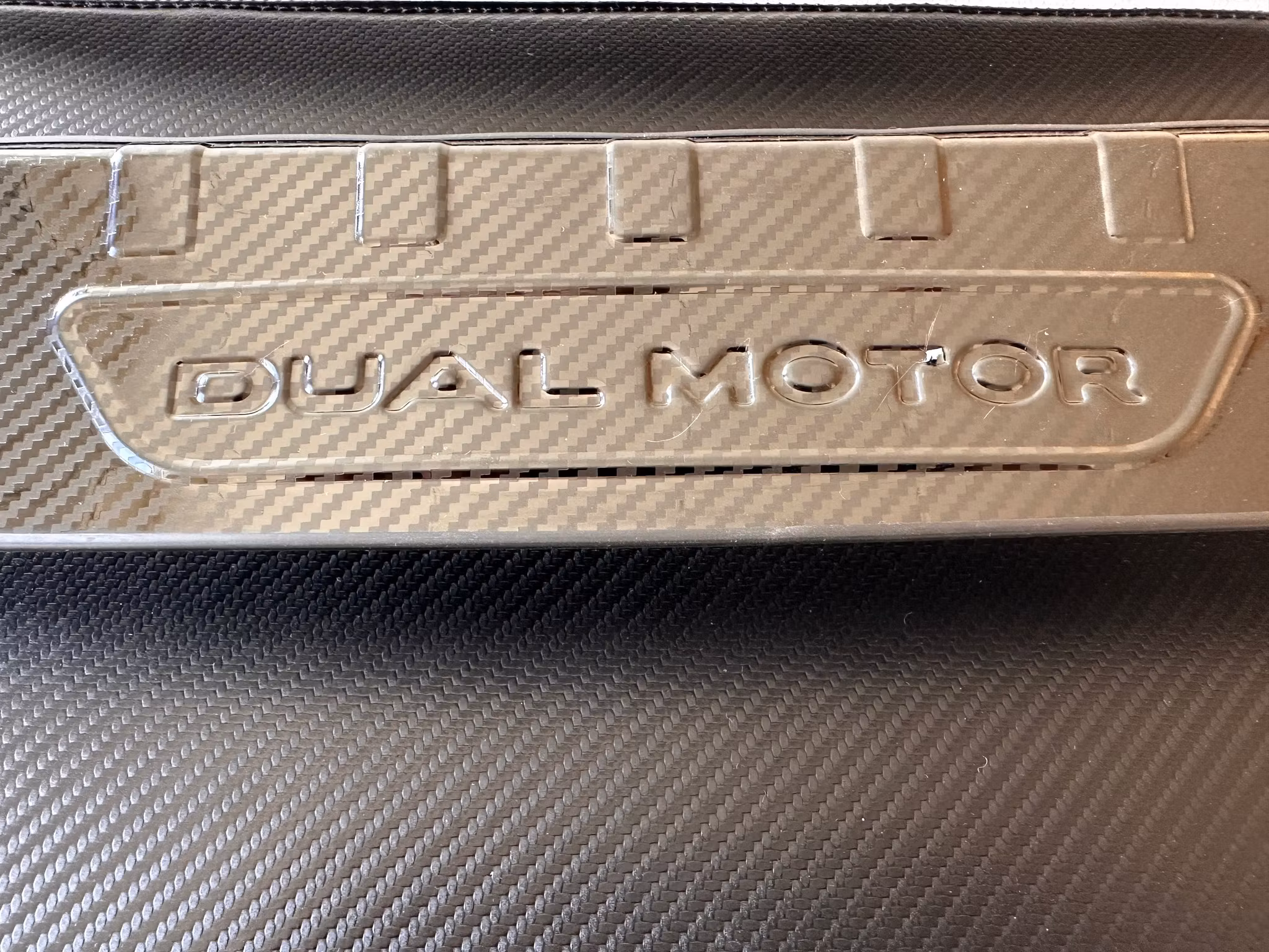 Lastskydd metall till Tesla Model 3