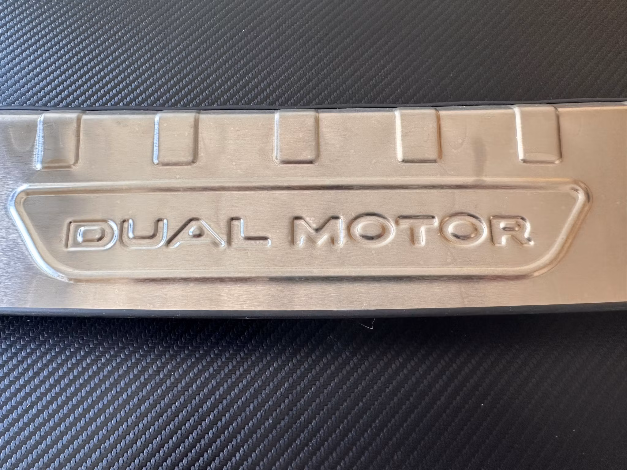 Lastskydd metall till Tesla Model 3