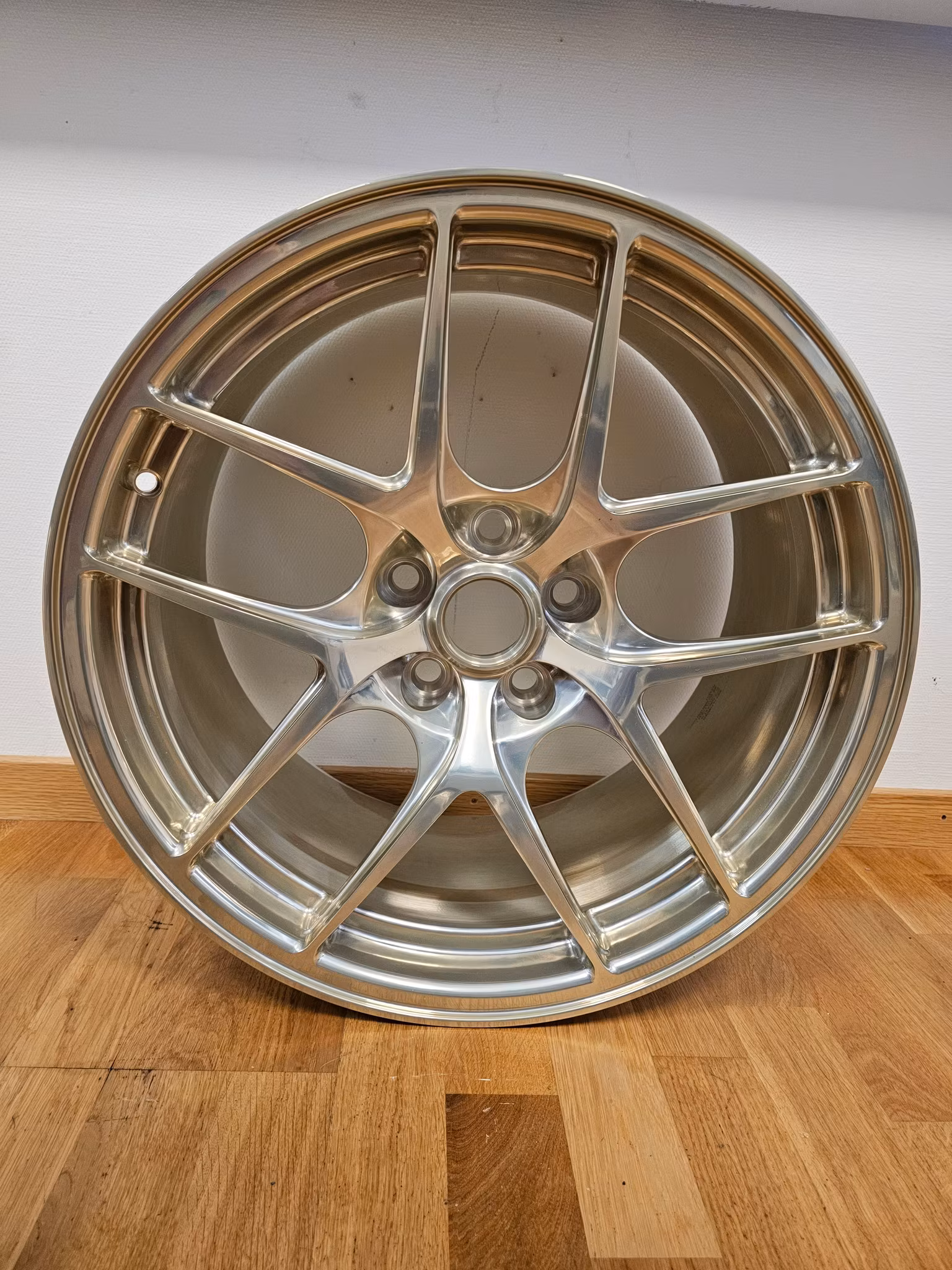 Smidda fälgar champagne 18"