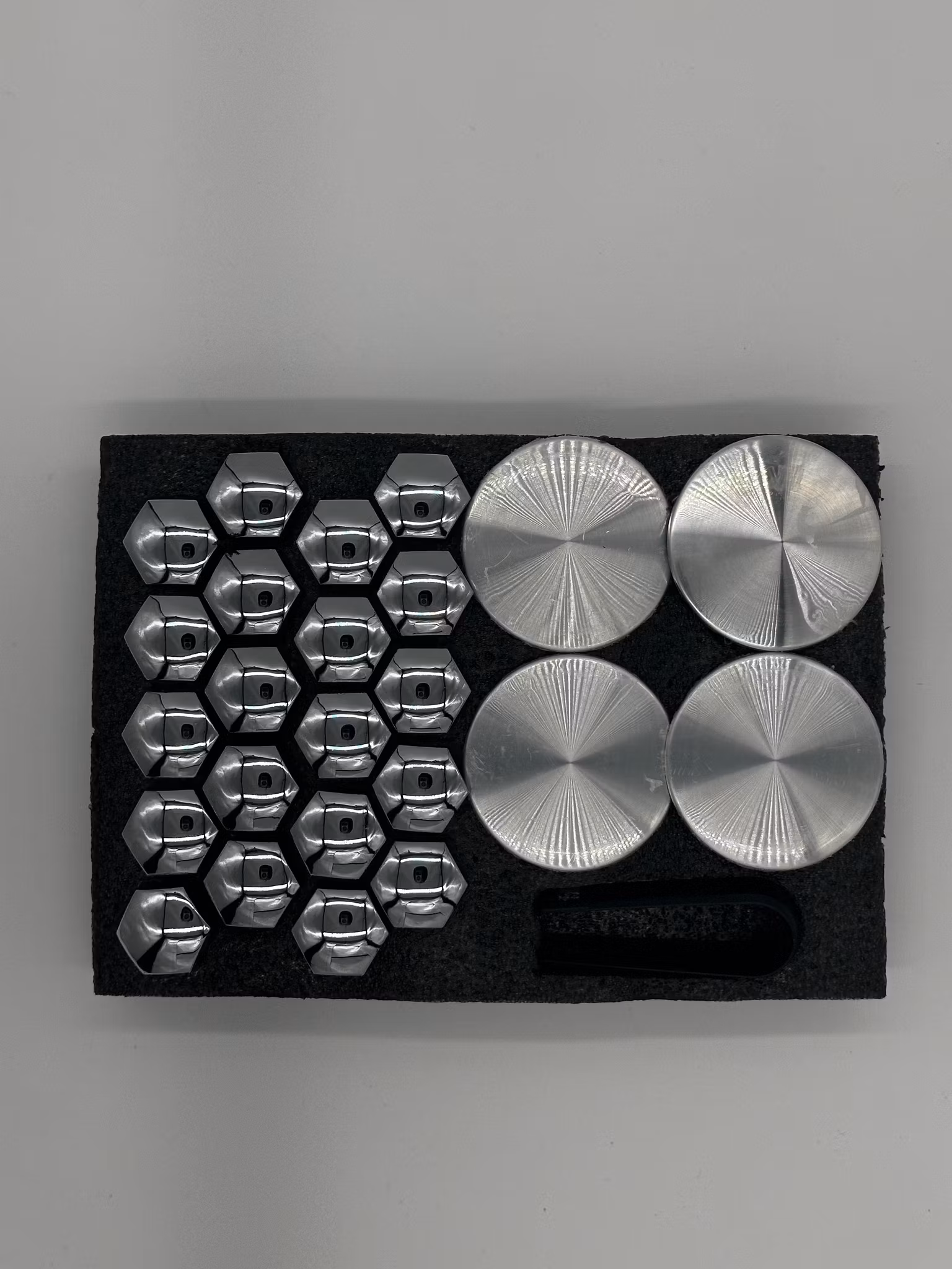 Paket Centrumkåpor Model Y 65mm