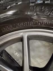 Vinterhjul Model Y 18 tum