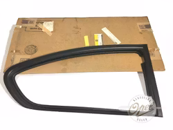 Ramme til sidevindu bak høyre