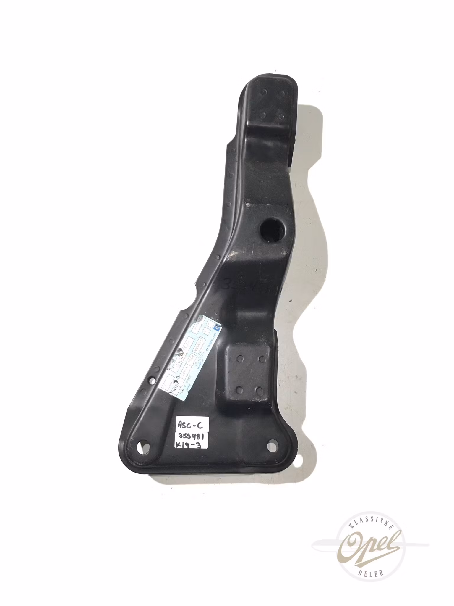 Travers høyre foran