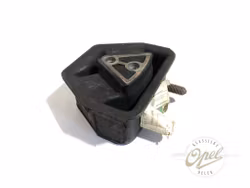 Motorfeste høyre foran