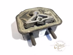 Motorfeste høyre foran