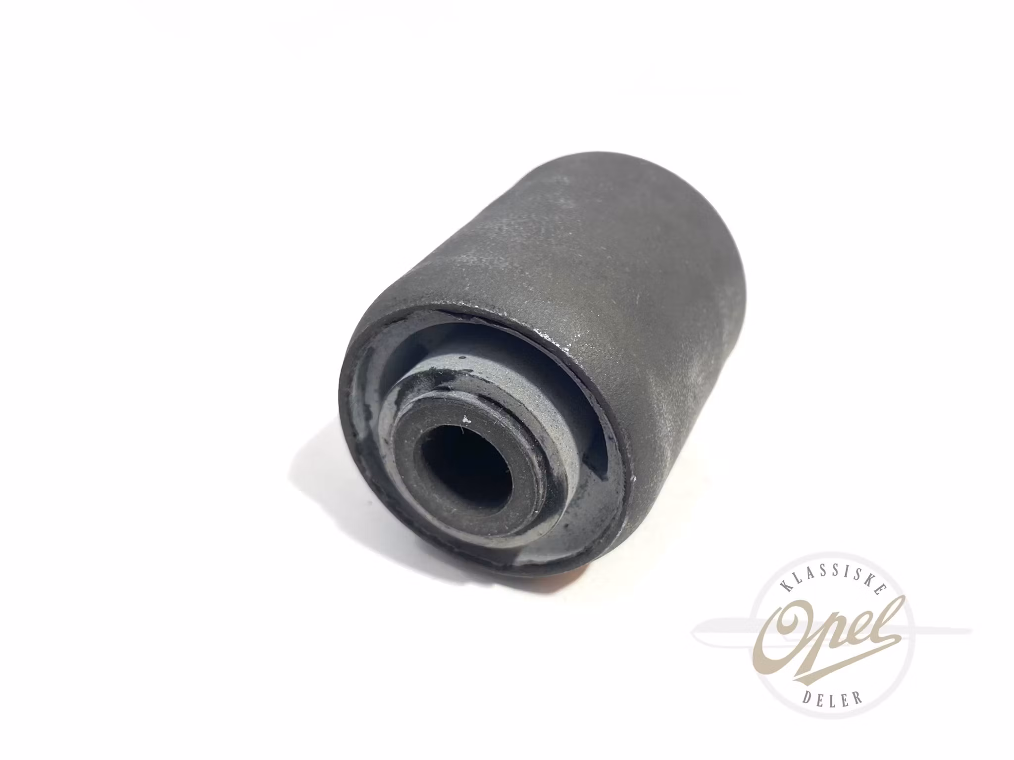 Fremre foring på nedre bærearm