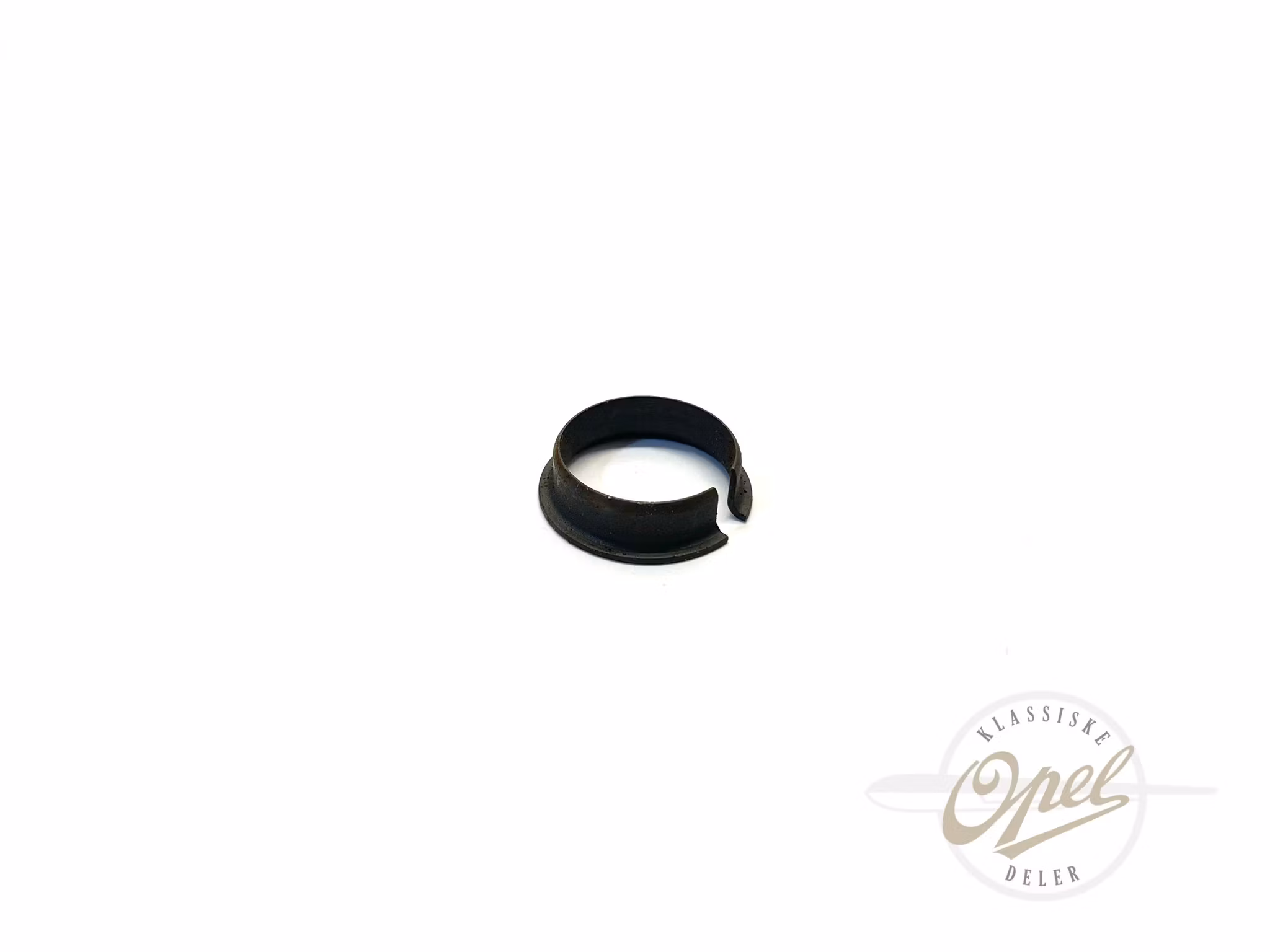 Grounding plate for cigarette lighter