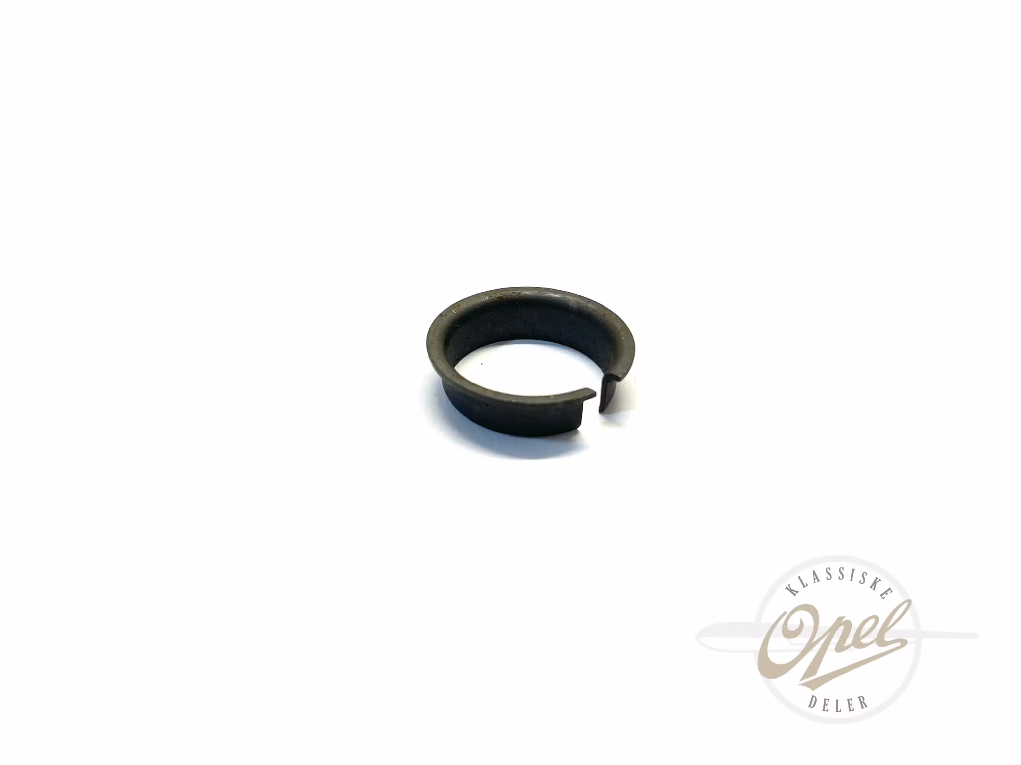 Grounding plate for cigarette lighter
