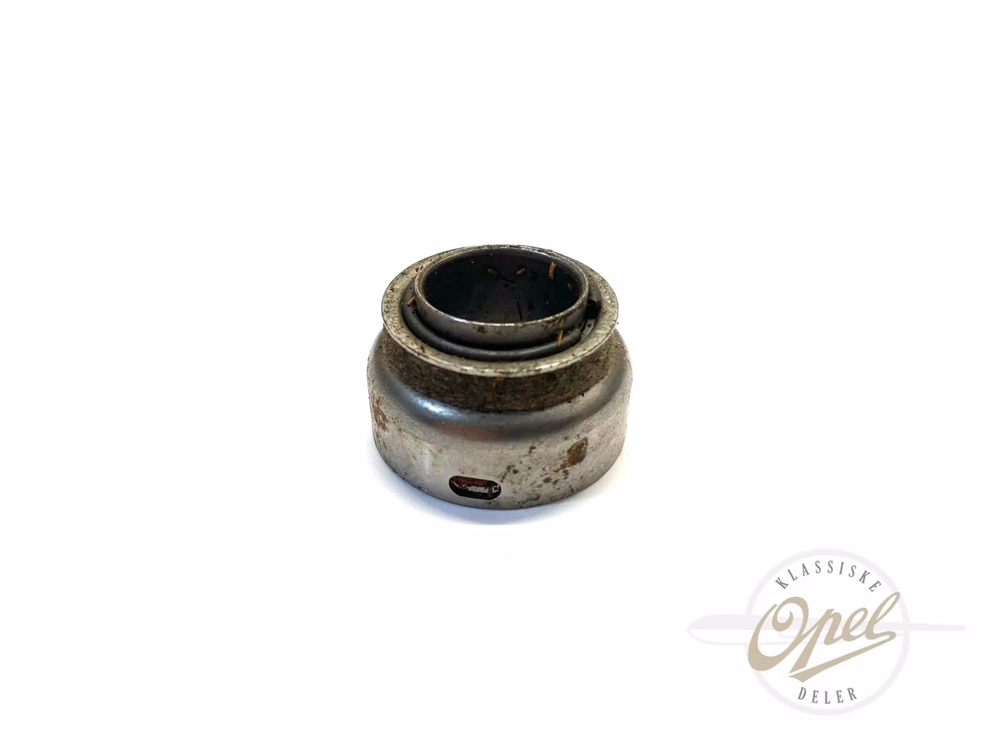 Grounding plate for cigarette lighter