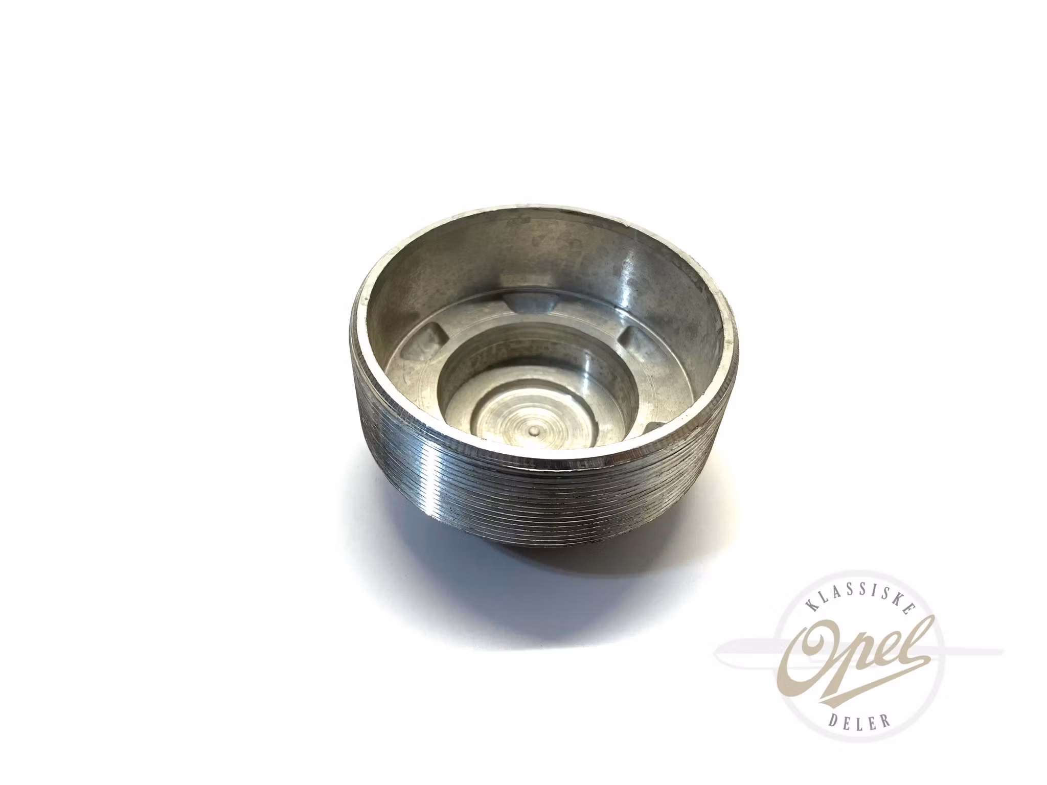 Grounding plate for cigarette lighter