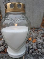 Hjärtformat gravljus