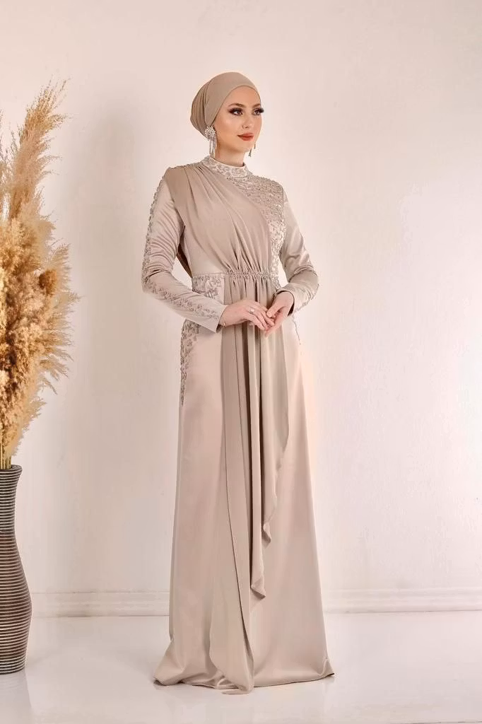 Långärmade klänningar Beige