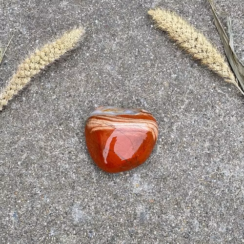 Kraftsten av brecci jaspis