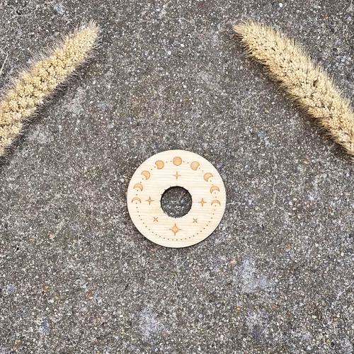 Runt klotställi trä med månfaser (liten)