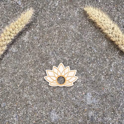 Klotställ i trä i form av lotus (liten)