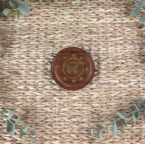 Rökelsehållare (cirkelformad) med emblem i form av en fjäril