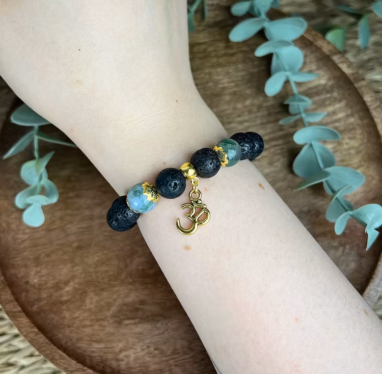 Stenarmband av lavasten och mossagat
