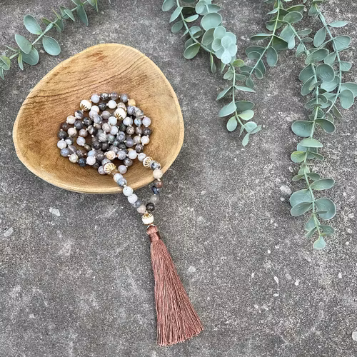 Mala halsband (handknutet) Agat & Vit matt jaspis