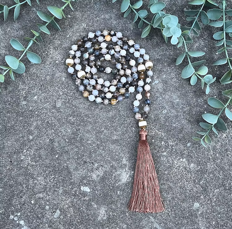 Mala halsband (handknutet) Agat & Vit matt jaspis