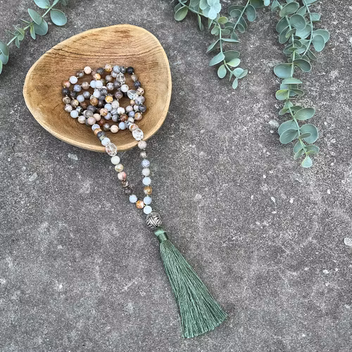 Mala halsband (handknutet) Agat & Bergkristall