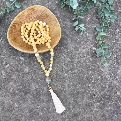 Mala halsband (handknutet) Gul kalcit & Vit matt jaspis