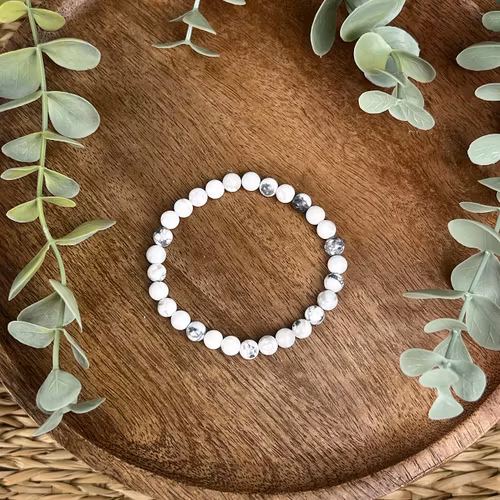 Stenarmband av howlit (6 mm)