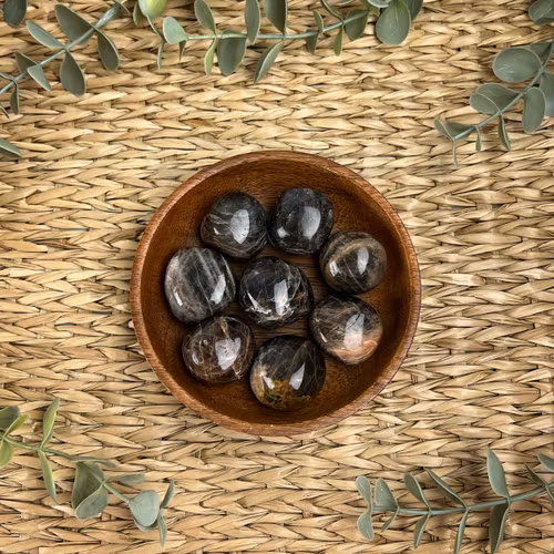 Svart månsten ”kramis”/cuddle